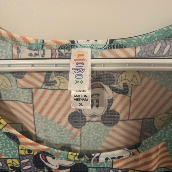 EUC LulaRoe Classic Tee - Picture 3 of 5